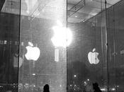 Spazzaneve sfonda vetrina dell’Apple Store.450000$ danni