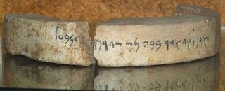 Scrittura antica. Iscrizione punica Tempio Antas Dedica offerta statuina Shadrapha