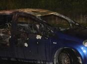 Napoli, Stadio Paolo, scontri. Feriti Forze dell’Ordine, auto Polizia incendiata