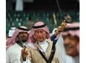 Arabia Saudita: principe Carlo sciabola mano festival tradizionale