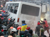 Ucraina “guerriglia”: decine morti, feriti, evacuati Governo Parlamento