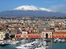 Catania: passeggiata luci ombre città eterna