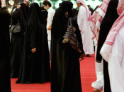 Arabia Saudita, giovane frustrato perché passeggiava mano ragazza