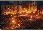 egiziani sfidano coprifuoco manifestano piazza.