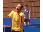 Ibrahim braccia: gioca ping pong tenendo racchetta bocca VIDEO