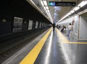 Napoli, muore metropolitana, stop treni