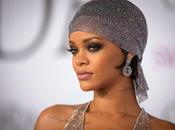 Scandalosa Rihanna: nuda alla cerimonia CFDA Awards