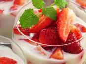 Coppette fragole nespole alla crema mascarpone