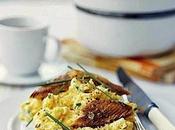 Uova strapazzate pesce affumicato erba cipollina.