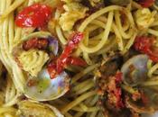 Spaghetti alle vongole, rana pescatrice pomodorini infornati