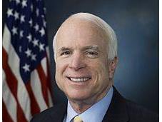 senatore McCain strana politica