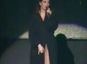 Laura Pausini senza mutande palco: l’ho come tutte”