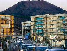 Legambiente: allarme abusivismo alle pendici Vesuvio