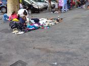 Tante foto mercatino rubato della monnezza Piazzale degli Eroi. fronte all'Ospedale Oftalmico