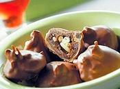 Fichi cioccolato ripieni pinoli.