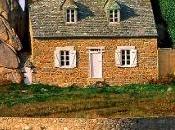 Between rocks Wallpaper