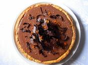 Crostata alle mandorle fascia bicolore, scorza arancia riccioli cioccolato fondente Almond tart with double chocolate layer, orange zest dark curls