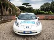 Roma, sperimentazione taxi 100% elettrici. Alleanza “green” Nissan Italia