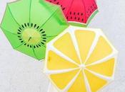 Piove. Contro tristezza cambio stagione, ombrelli colorati