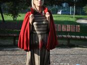 Outfit: abito stampato cappotto rosso