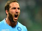 Video. Pipita Higuain offre cena, tavolo Champions