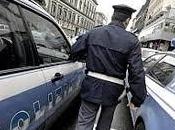 Roma, nuda cornicione sfuggire stupro