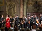 Luisa Sello, l'orchestra Sinfonietta Freeboys hanno eseguito concerto benefico, dicembre 2014 Roma.