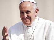 Papa Francesco Napoli: prima detenuti malati, l’abbraccio fedeli