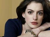 Anne Hathaway abbandona dieta vegan “un’infiltrata”