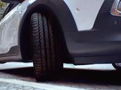 Ecco pubblicità passare come cosa figa parcheggiare marciapiede. Cosa aspetta Opel ritirarla?