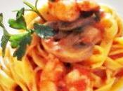 sapore mare della terra insieme questo piatto tagliatelle gamberi funghi porcini