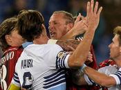 VIDEO Follia Mexes, mani collo Mauri: Lazio-Milan finisce rissa