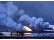Pozzi petrolio fiamme largo bastioni Bengasi