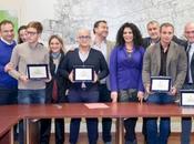 giunta comunale premia targa quattro cittadini