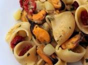 Conchiglioni cozze, patate pomodori ciliegini semisecchi