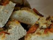Focaccia pomodorini, capperi acciughe