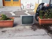 Cosa televisore posto centro strada Arzano?