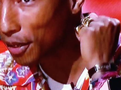 Pharrell Williams sfoggia diretta l’Apple Watch