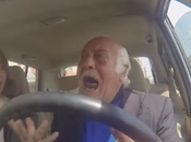 Video. Videocamera nascosta nell’auto nonno guida traffico: ridere!