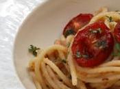 Spaghetti briciole pane pomodorini infornati