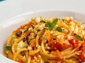 Spaghetti pomodoro, briciole aromatiche sesamo l'MTC: pazza erbe