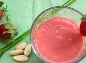 Frullato alle fragole bacche goji zenzero, mandorle menta