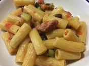 Maccheroni salsiccia zucchine olive pomodorini