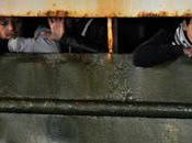 dramma migranti, costretti mentire diventare rifugiati