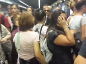 Video. Scippo scongiurato grazie semplicemente nostro telefonino. ladra aggredisce. Incubo Termini