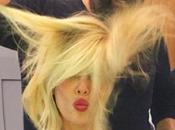 Alessia Marcuzzi Londra: tintura alle sopracciglia pausa beauty