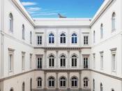 L’opera Daniel Buren spostare l’ingresso Madre