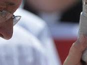 Migranti, Papa: «Accoglieremo famiglie nelle parrocchie Vaticano»