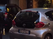 Video. malattia solo romana contro tavolini. Piazza Navona posto loro degrado, sosta selvaggia monnezza