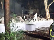 Isola Capo Rizzuto fiamme campeggio: distrutti bungalow